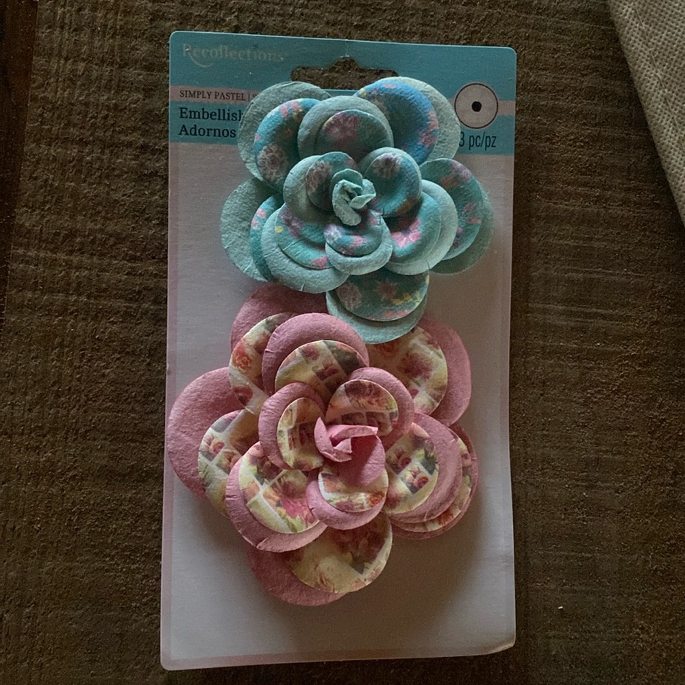 2 Piece Embellishment Flowers